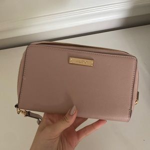Aldo wristlet